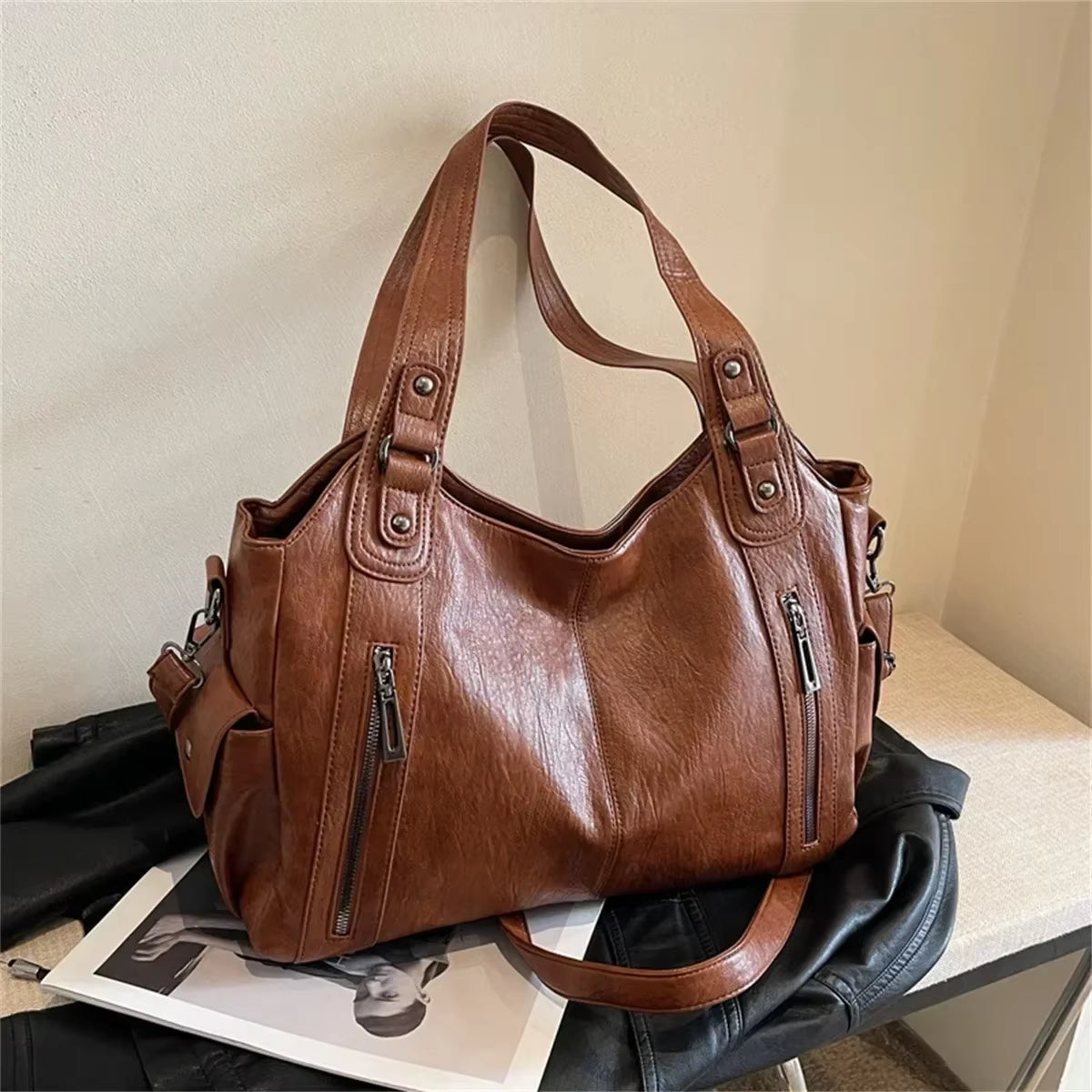 Soft Interior Compartment Shoulder Bags 2025 High Quality Fashion with Zipper Closure
